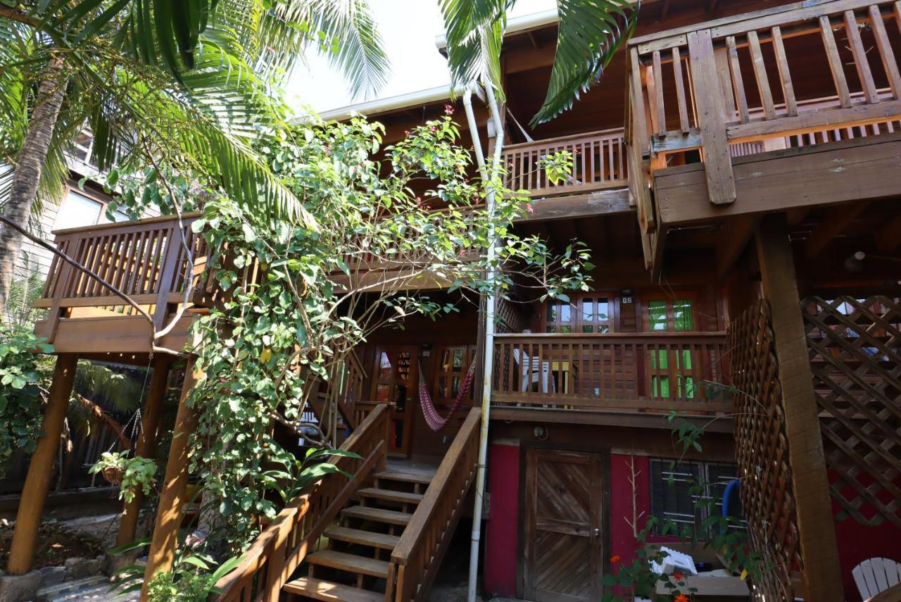 Seabreeze Inn West End Bagian luar foto